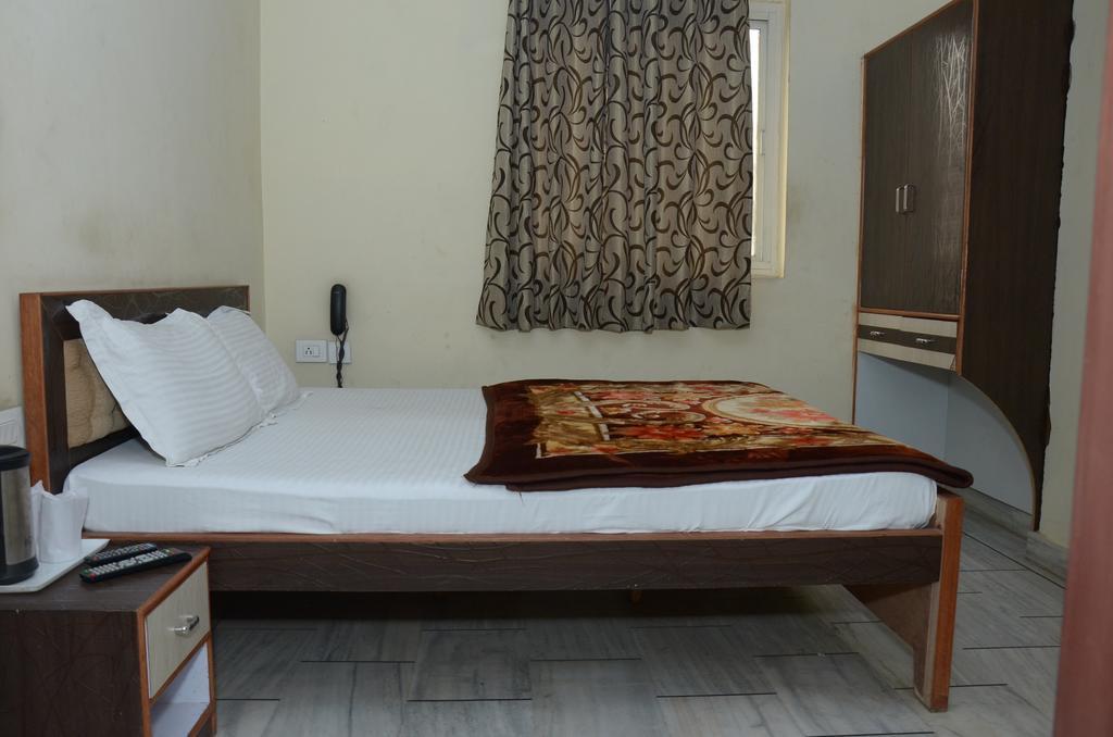Oyo 15242 Hotel Rathi Palace Divisione di Divisione di Jaipur Esterno foto