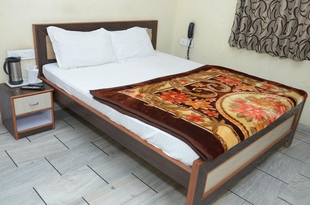 Oyo 15242 Hotel Rathi Palace Divisione di Divisione di Jaipur Esterno foto